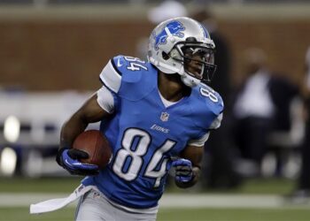 Broyles Gives Pros A LIfe Lesson In Money Managing