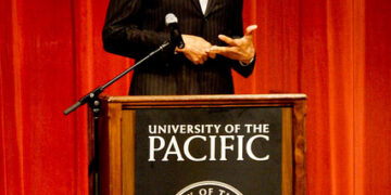 Kareem Abdul-Jabbar Rips Trumps Lies and Bigotry