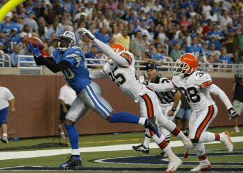 Former NFL Draft Bust Rogers Living Low-Key Life, Enjoying His Blunts