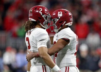 Why Jalen Hurts Should Stay At Alabama