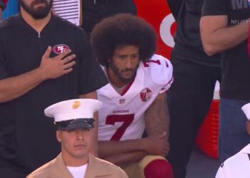 BLACK VETERAN EXPLAINS WHY HE KNEELS WITH KAP